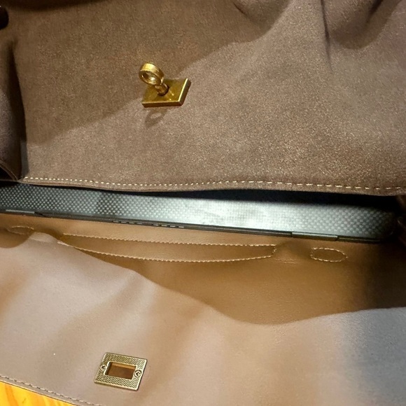 Luxe Chic Brown Tote Bag with Gold Accents ✨✨🔥🔥🔥 New - Picture 6 of 6